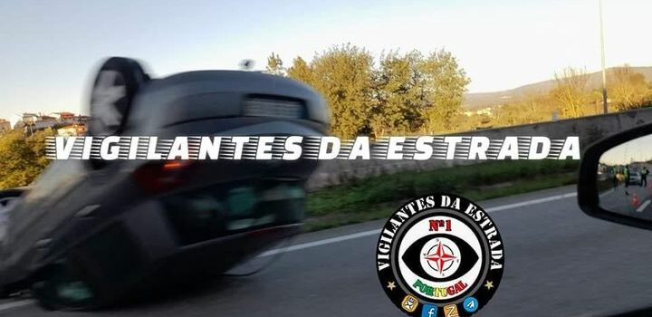 Automóvel capotou na A25