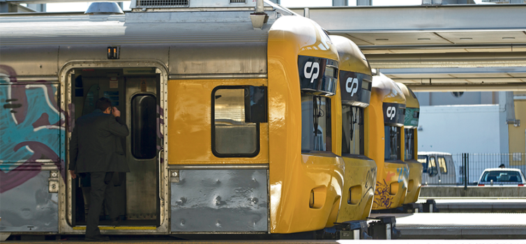 Greve nos comboios: Termina uma, arranca outra.