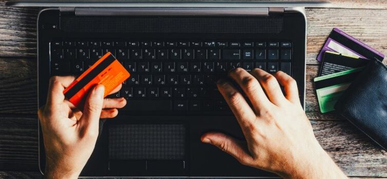 Portugueses fizeram mais compras neste dezembro do que no anterior