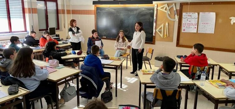 Alunos do 6ºD da João Roiz entrevistam Diretora do Agrupamento de Escolas Amato