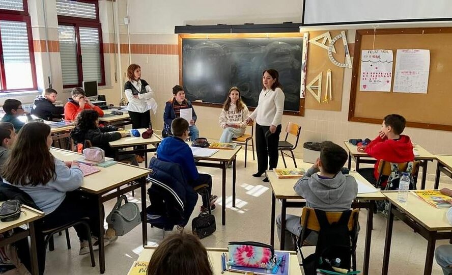 Alunos do 6ºD da João Roiz entrevistam Diretora do Agrupamento de Escolas Amato