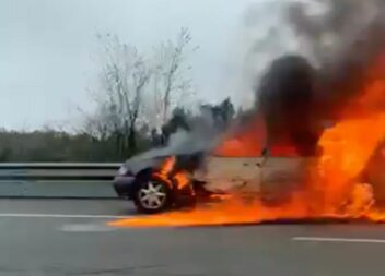 Carro ardeu na EM553
