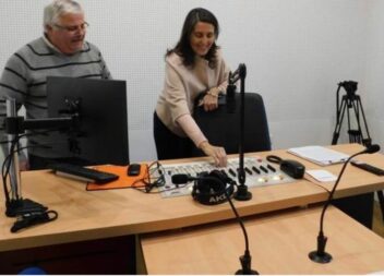 Deputada Cláudia André visita Rádio Condestável