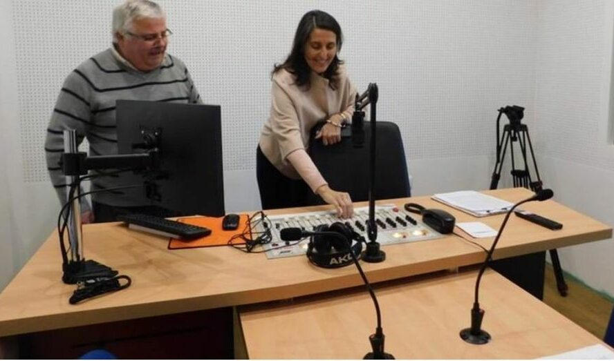 Deputada Cláudia André visita Rádio Condestável