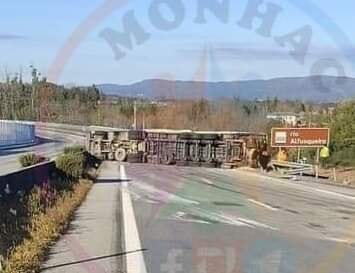 Despiste de camião na A25 leva ao corte da estrada