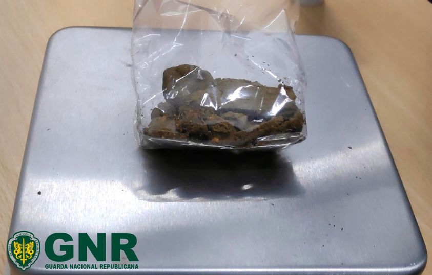 Detida em flagrante por tráfico de estupefacientes