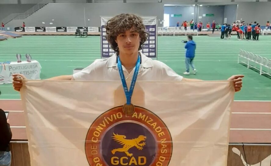 Eduardo Gonçalves sagra-se campeão nacional Sub-18 em Pista Coberta
