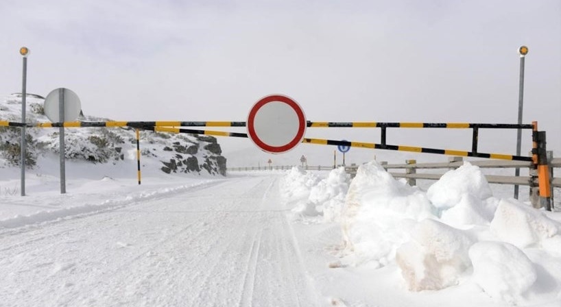 Estradas encerradas na Serra da Estrela devido à queda de neve
