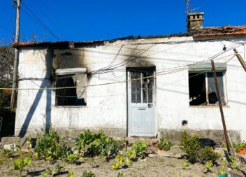 Incêndio destruiu por completo habitação na Covilhã.