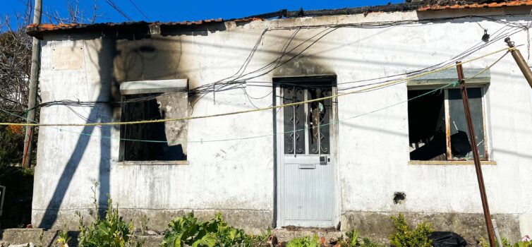 Incêndio destruiu por completo habitação na Covilhã.