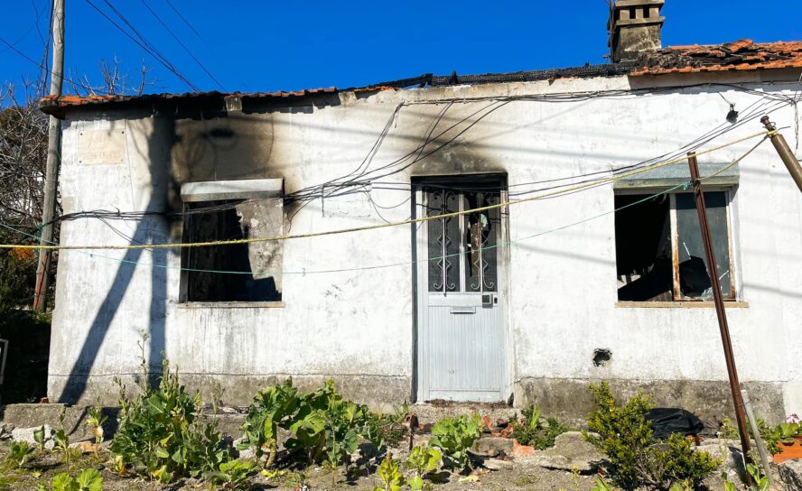 Incêndio destruiu por completo habitação na Covilhã.