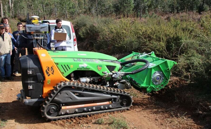Máquina autónoma reforça contingente de gestão de combustíveis florestais dos Mu