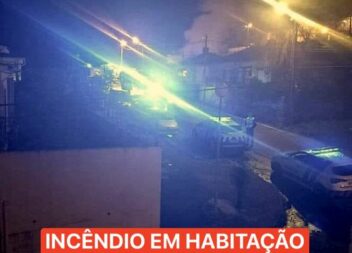 Um incêndio deflagrou durante a noite deste Domingo, numa habitação localizada n