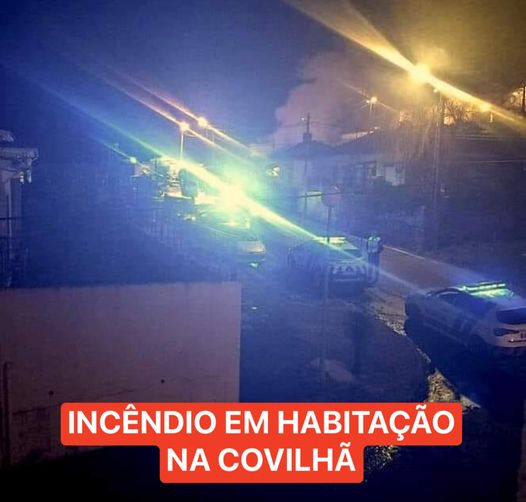 Um incêndio deflagrou durante a noite deste Domingo