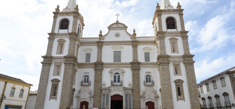 A Catedral de Portalegre reabriu ao culto apos as obras de restauro.