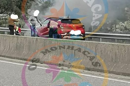 Carro incendeia-se na A23