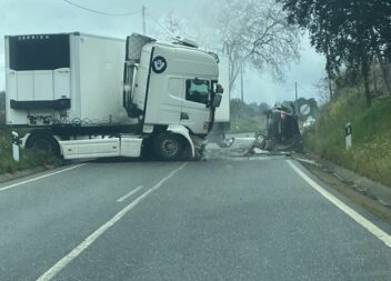Colisão na EN233 provoca dois feridos em avaliação no local
