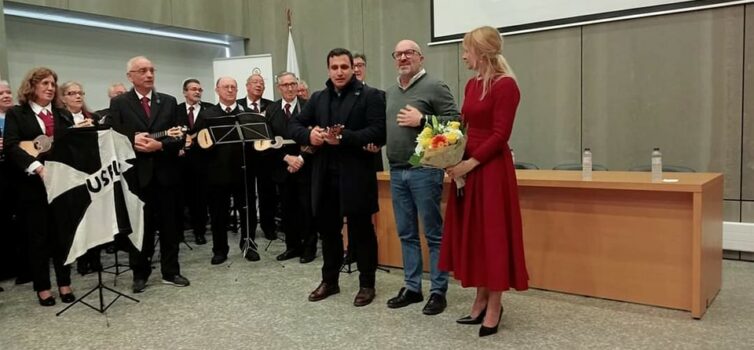 Escola Afonso de Paiva presta agradecimento a Rosário Bello
