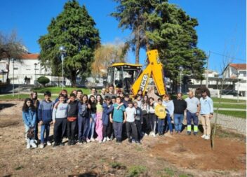 Iniciativa "Plantar É Dar Vida" reflirestou jardim de Nossa Sra. Da Guia