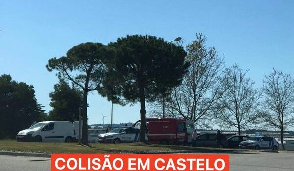 Uma colisão rodoviária entre dois veículos ligeiros, provocou ferimentos ligeiro