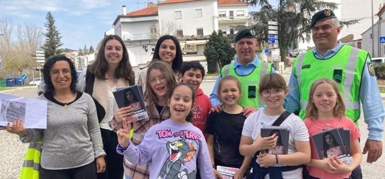 GNR e crianças sensibilizam condutores no concelho da Sertã.