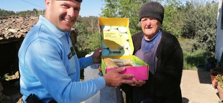 GNR entrega cabazes a idosos sinalizados na Sertã