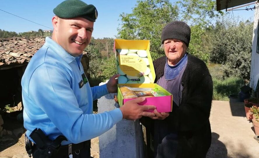 GNR entrega cabazes a idosos sinalizados na Sertã