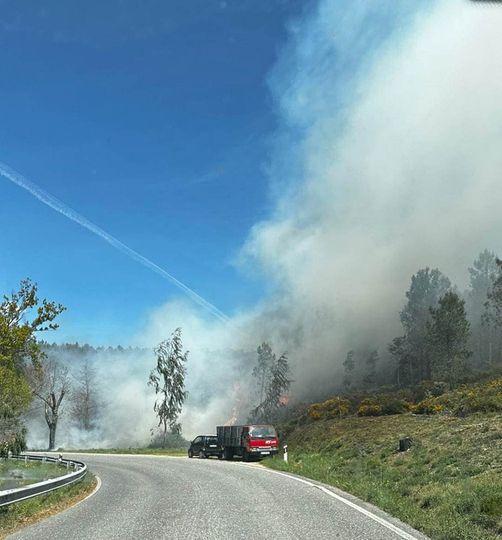 Incêndio deflagra em Unhais da Serra