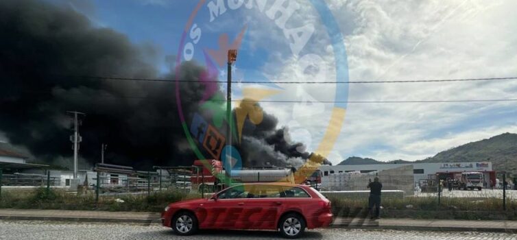 Incêndio deflagra em armazém no concelho da Guarda