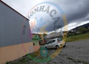 Incêndio deflagrou em antiga escola no Fundão