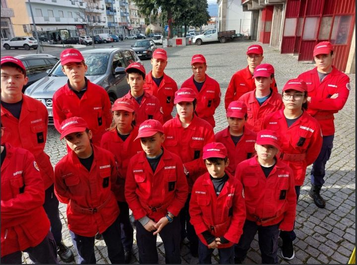 Infantes e Cadetes dos Bombeiros Voluntários reflorestam Serra da Gardunha