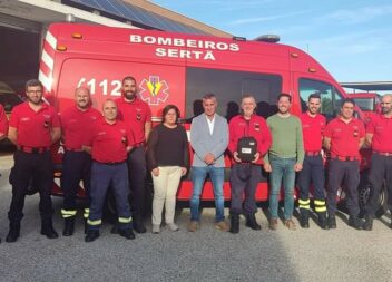 Junta oferece Desfibrilhador aos Bombeiros da Sertã
