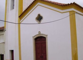 Padre recusa-se a fazer funeral de jovem