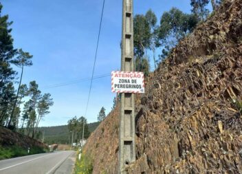 Placas de alerta para a segurança dos peregrinos
