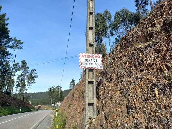 Placas de alerta para a segurança dos peregrinos