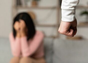 Pulseira eletrónica para octogenário pelo crime de violência doméstica