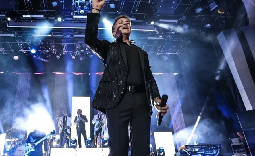 Tony Carreira celebra 35 anos de carreira junto dos fãs em cruzeiro