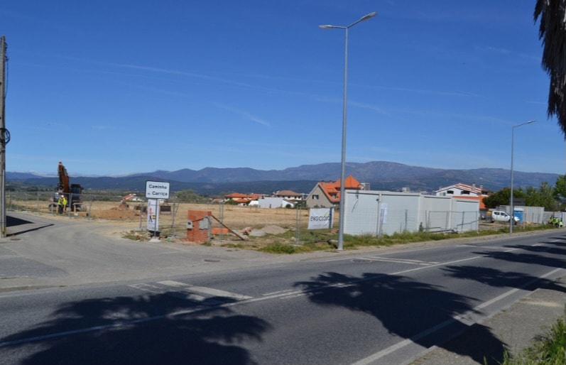 Trabalhos de construção do ALDI no Fundão