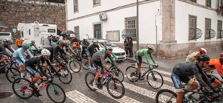 3ª etapa do Grande Prémio Internacional Beiras e Serra da Estrela partiu de Pena