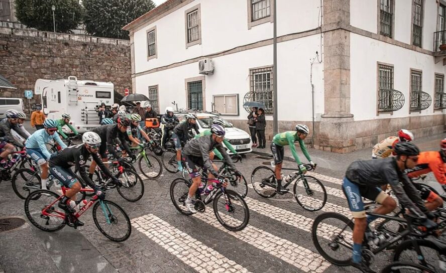 3ª etapa do Grande Prémio Internacional Beiras e Serra da Estrela partiu de Pena