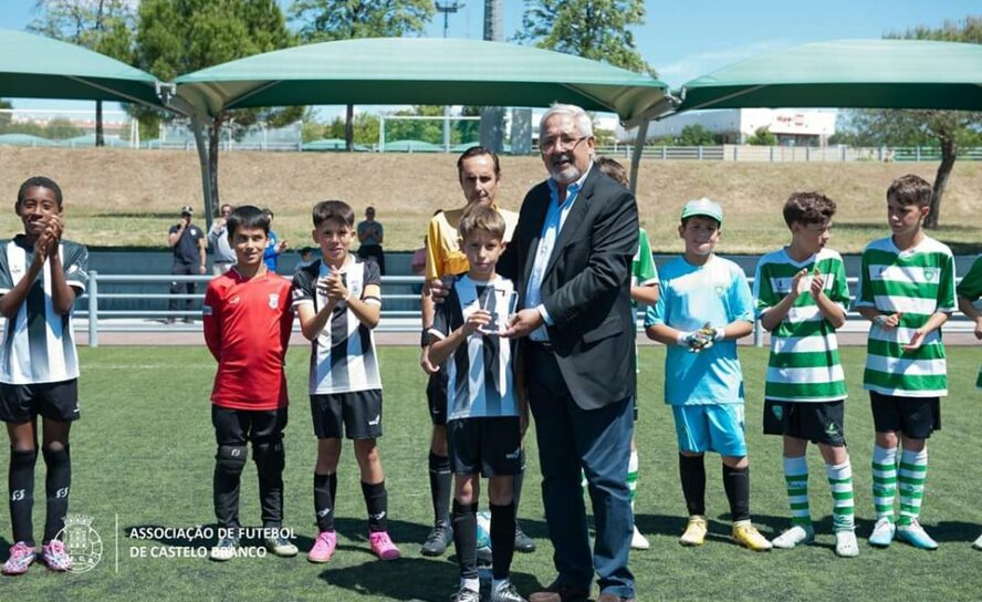 AFCB prossegue a entrega troféu do Cartão Branco
