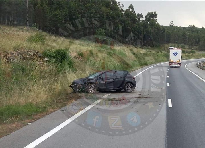 Carro despista-se na A25 e provoca um ferido