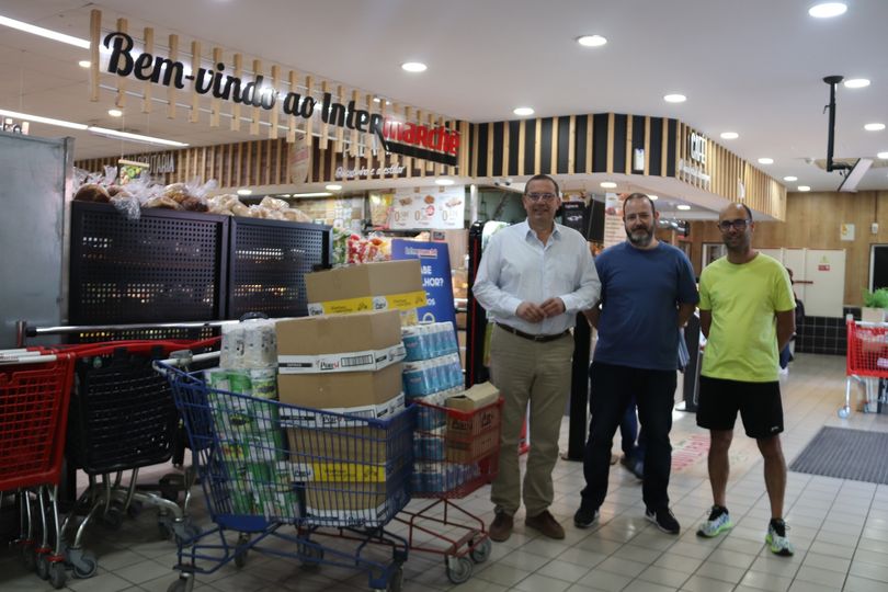 Cento e doze pessoas angariam 260 quilos de alimentos para o Banco Solidário na
