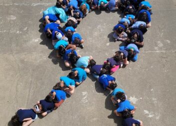 Crianças e jovens participaram nas atividades do Laço Azul