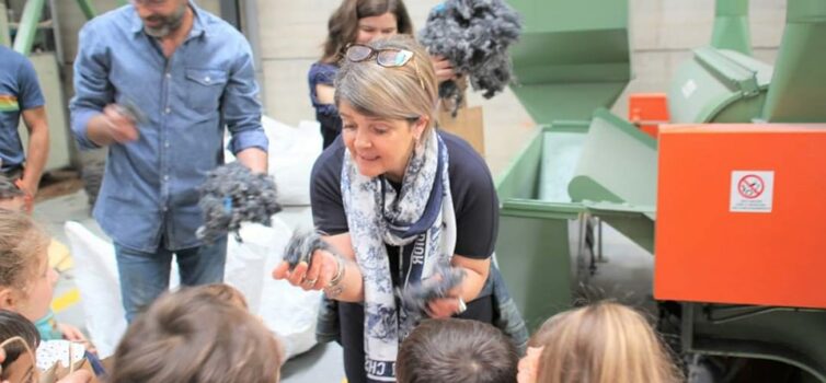 Crianças na Covilhã unem-se a empresas para reciclar roupa estragada