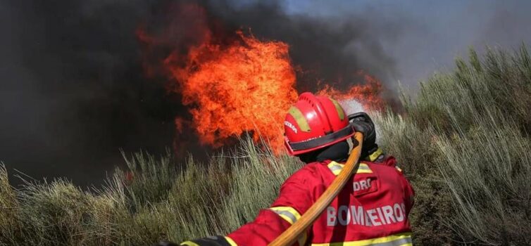 Incêndio deflagra no concelho do Fundão