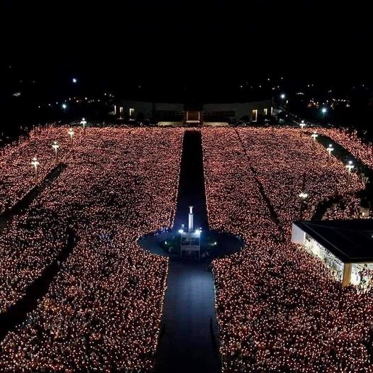 Milhares de fiéis assistiram, esta sexta-feira