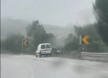 Acidente no IC8, a seguir à Zona Industrial do Camporês