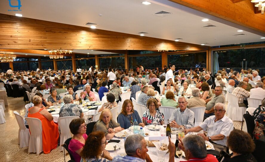 Alunos da Usalbi em jantar de encerramento de atividades do ano
