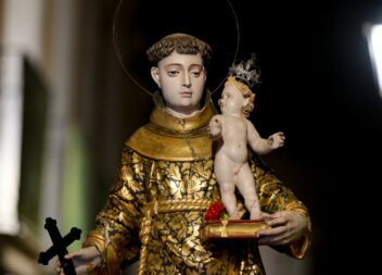 Cerimónia religiosa em honra de Santo António